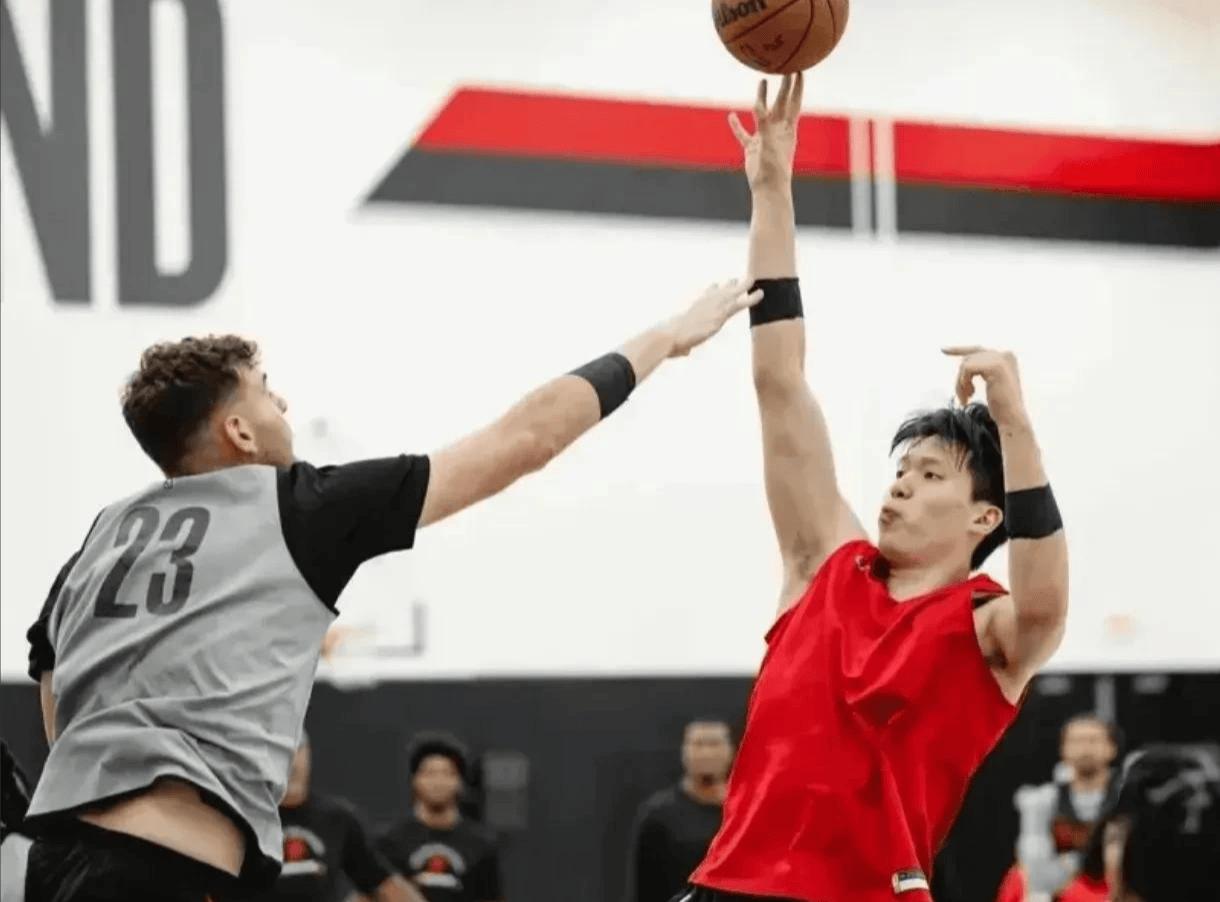 关于迈阿密热火训练开放日,冲刺阶段刷新队史纪录引欢呼,NBA常规赛在即,控场能力受关注的信息 关于迈阿密热火训练开放日,冲刺阶段刷新队史纪录引欢呼,NBA常规赛在即,控场能力受关注的信息