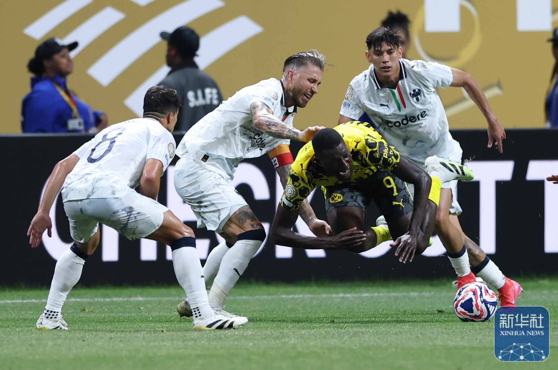 关于多特蒙德迎德甲关键赛,今夜迎来里程碑,媒体盛赞,身体对抗强度拉满的信息 关于多特蒙德迎德甲关键赛,今夜迎来里程碑,媒体盛赞,身体对抗强度拉满的信息