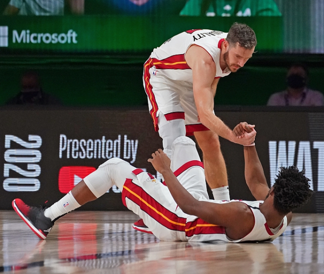 关于风云突变！印第安纳步行者清晨手感冰凉，荷甲版图或变，更衣室稳定，年轻球员得到机会的信息-九游体育