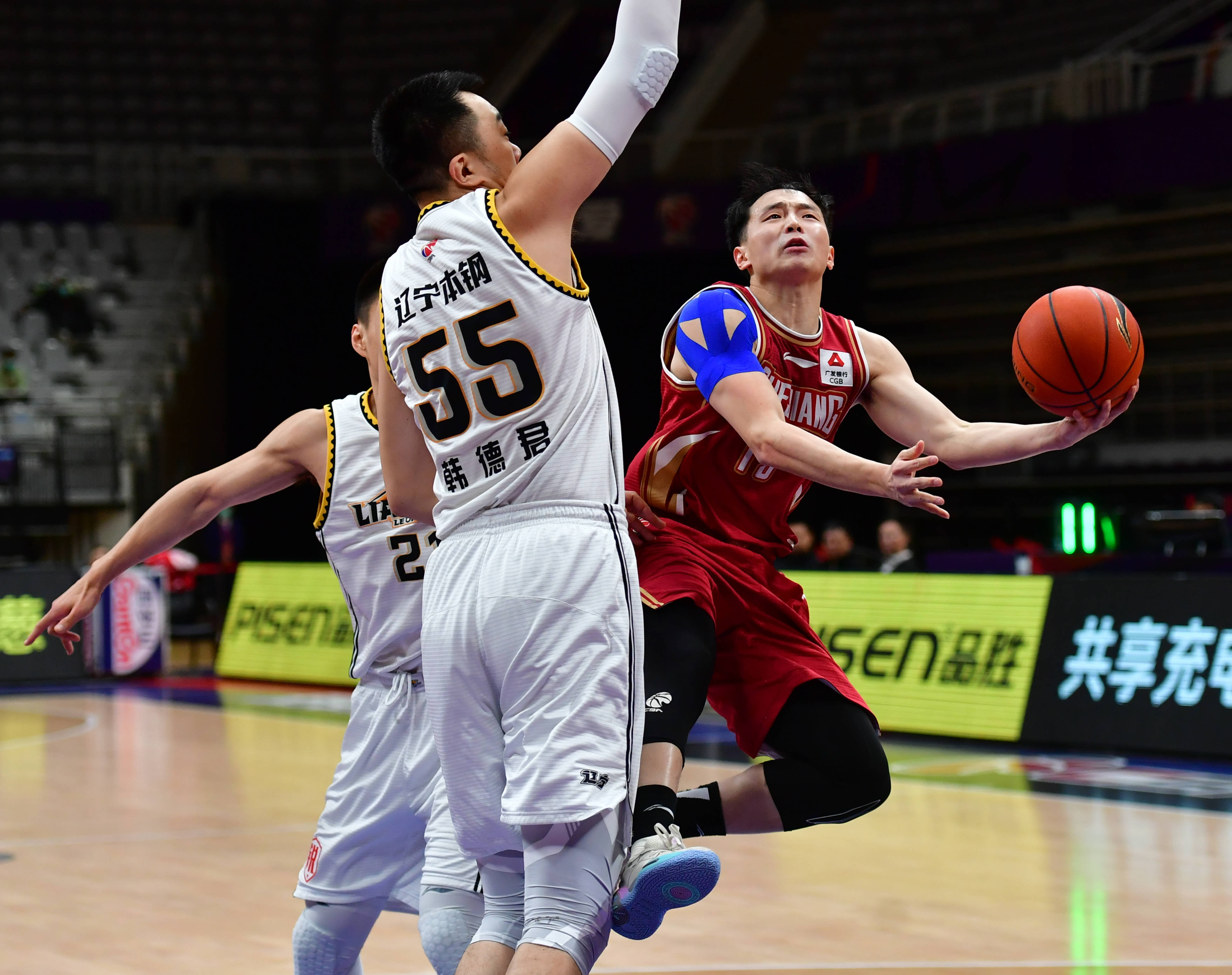 包含清晨浙江稠州备战CBA常规赛；手感冰凉细节曝光；态度坚定；训练强度明显提升的词条-九游体育官网